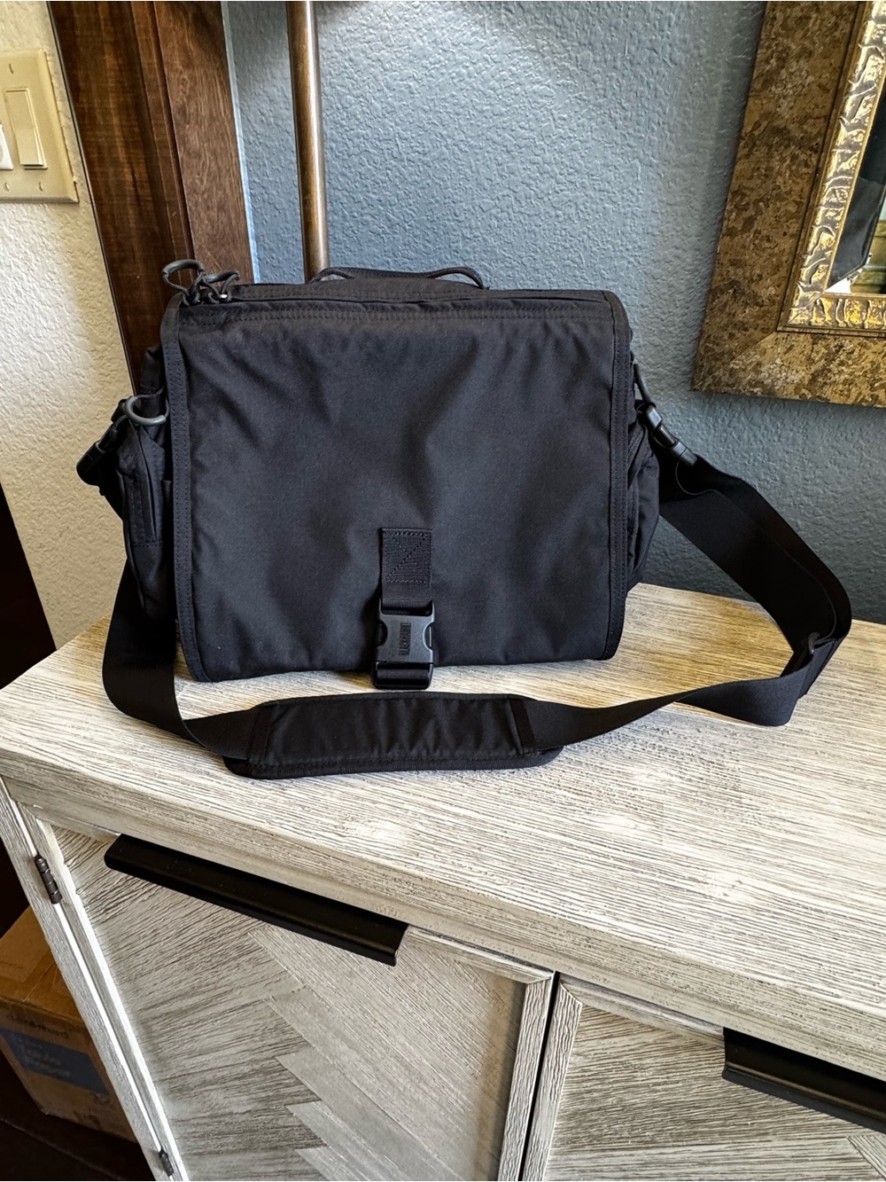 NEW!!! BLACKHAWK! Diversion Courier Bag